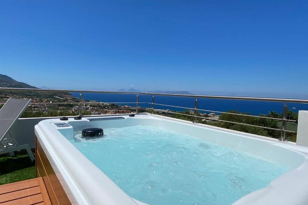 Loft Incantevole Con Idromassaggio Esterno Privato Patti Exteriör bild