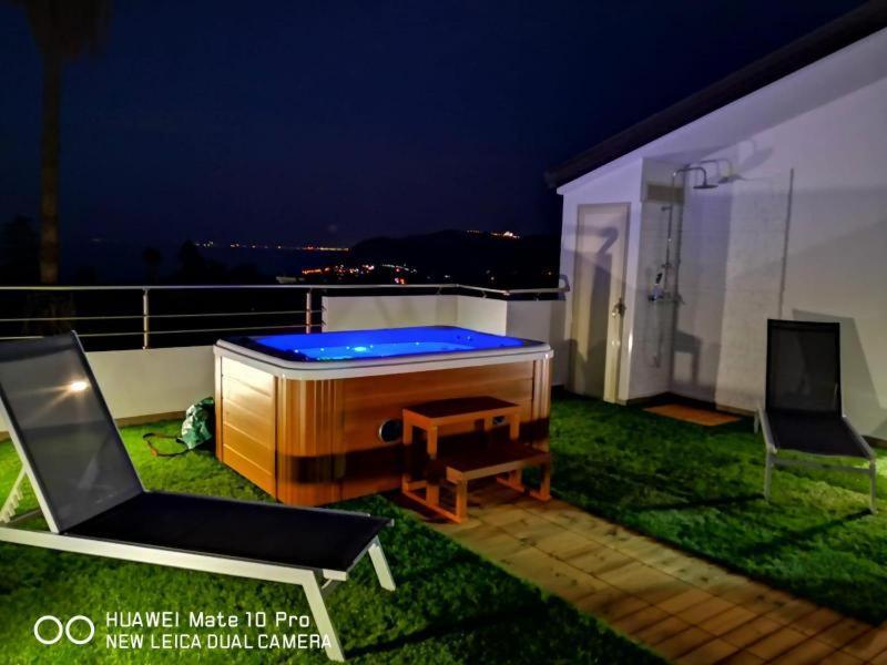 Loft Incantevole Con Idromassaggio Esterno Privato Patti Exteriör bild